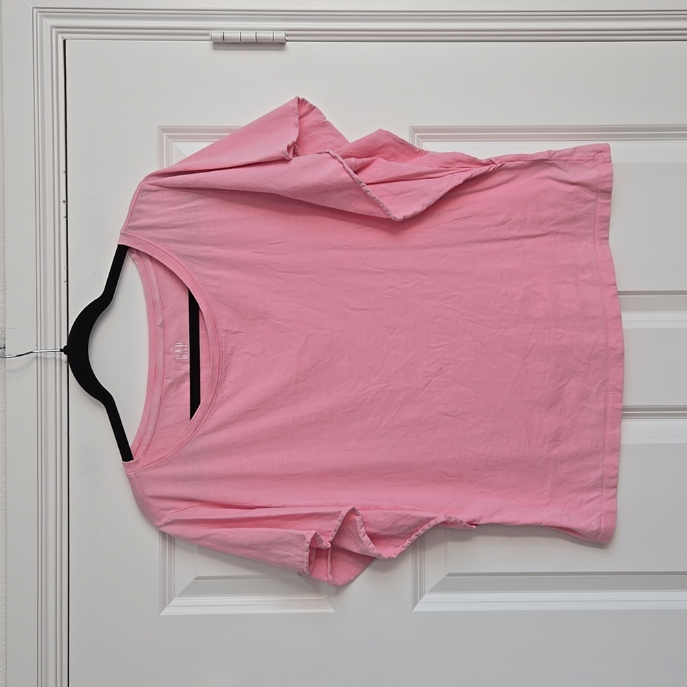 Gap pink top with ruffle style sleeves